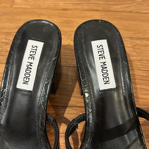 Steve Madden Black Crocodile Issy Slide Sandals - Picture 6 of 6